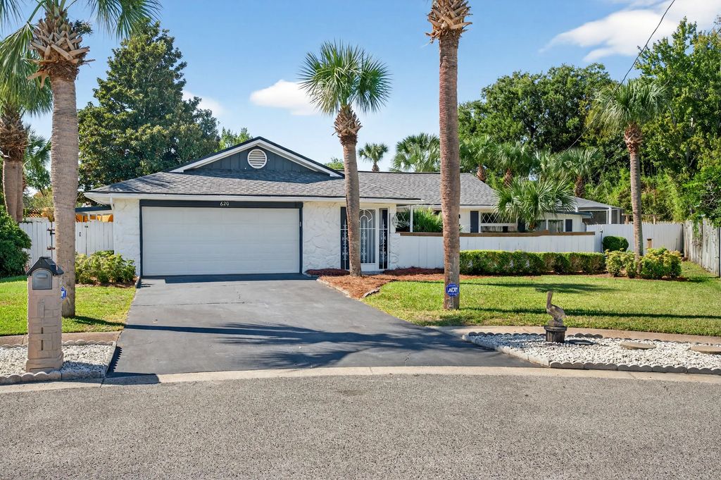 620 Legion Court, Destin