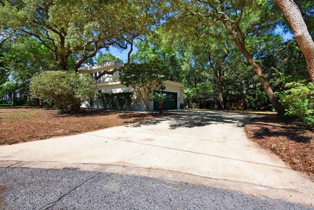 905 Woodbriar Court, Fort Walton Beach