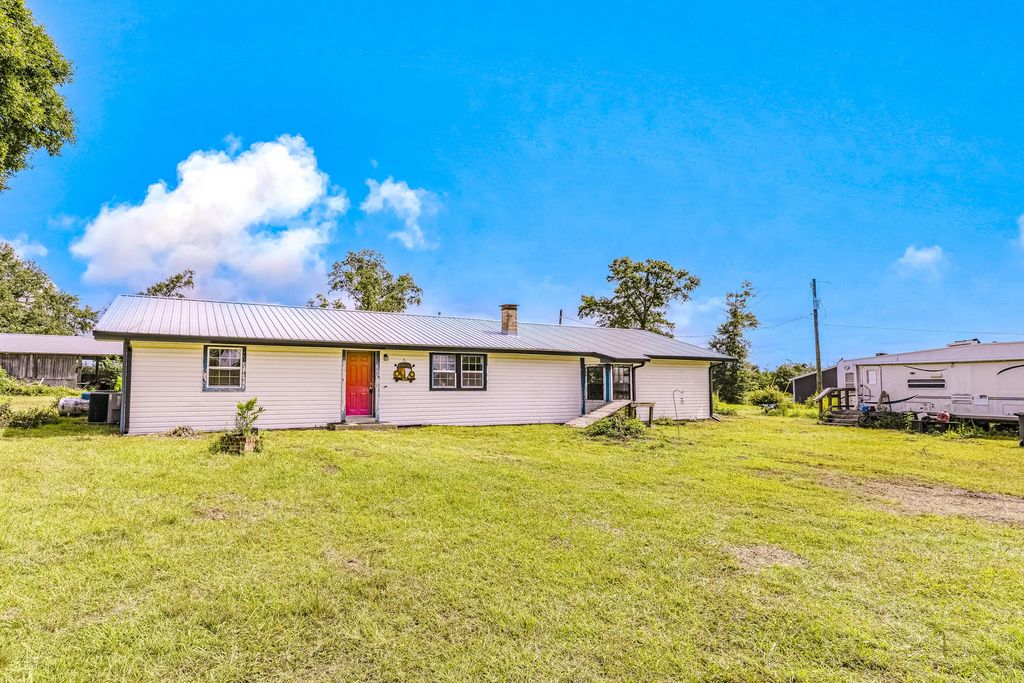 8307 Cluster Road, Panama City