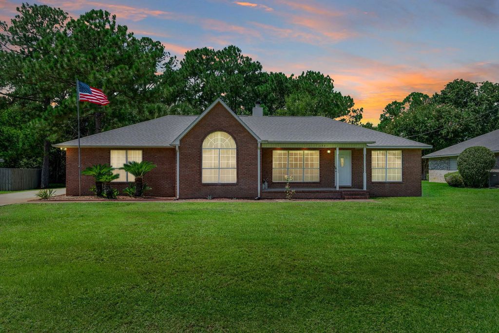 1931 Commodore Drive, Navarre