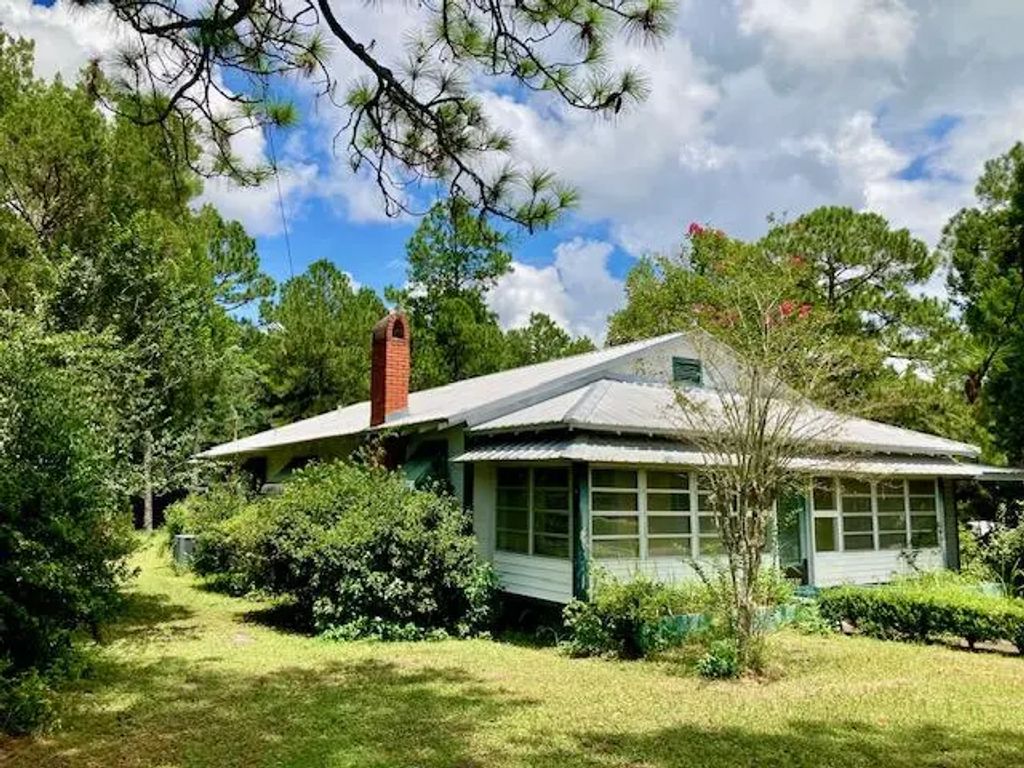 17 Nowling Drive, DeFuniak Springs
