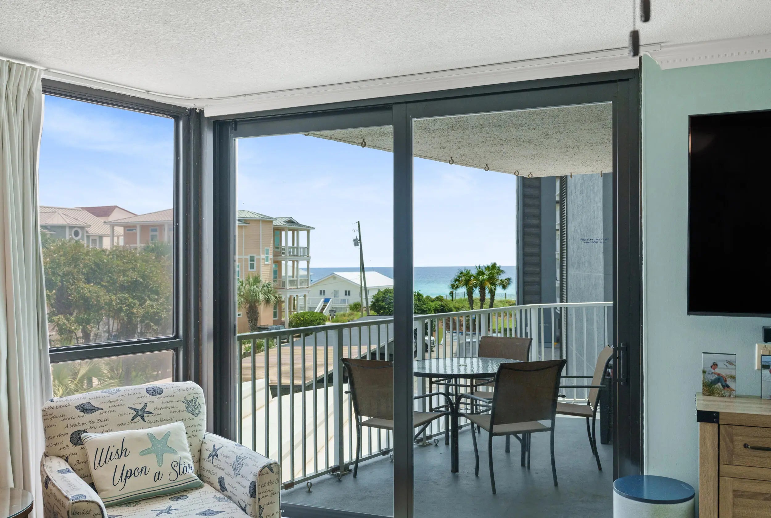 Photo of Listing #983696