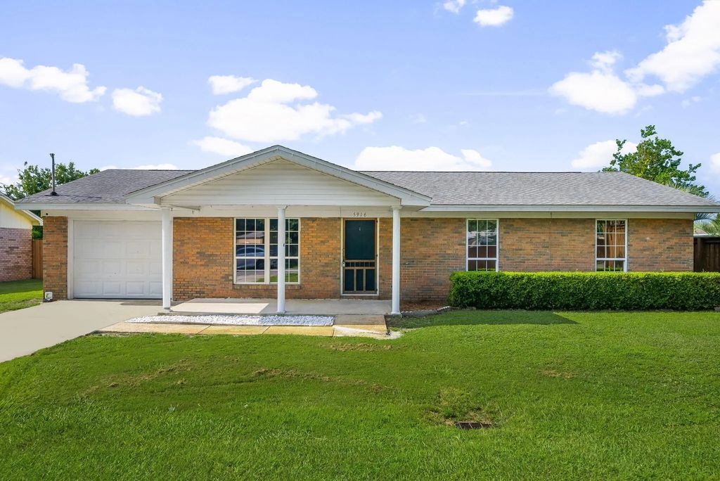 5916 Lake Drive, Panama City