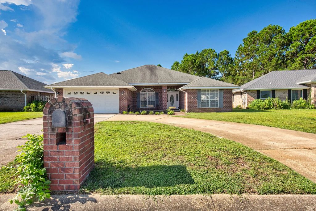 9912 Parker Lake Circle, Navarre