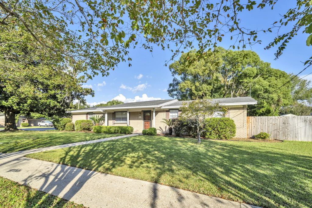 605 Sea Oats Drive, Destin
