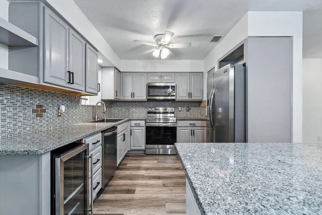 Photo of Listing #984332