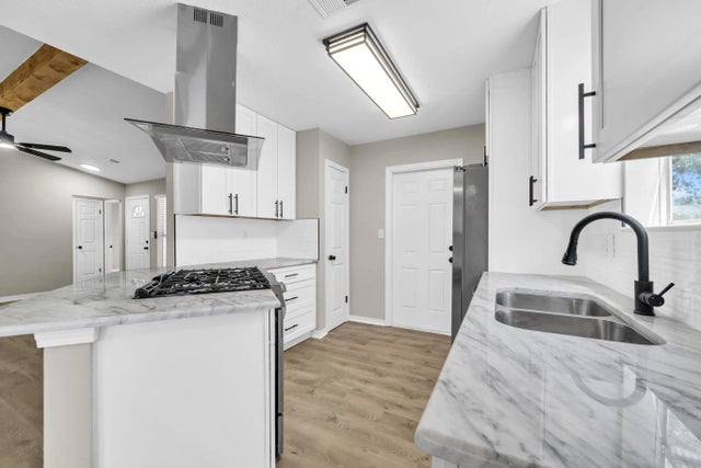 100 Midland Court, Niceville