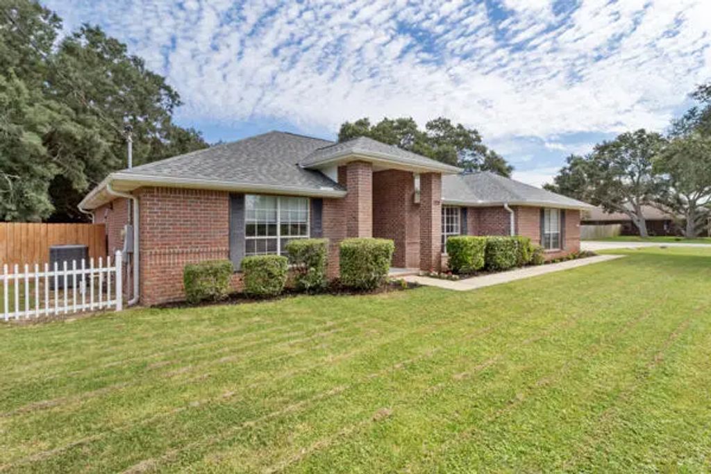 7272 Manatee St., Navarre