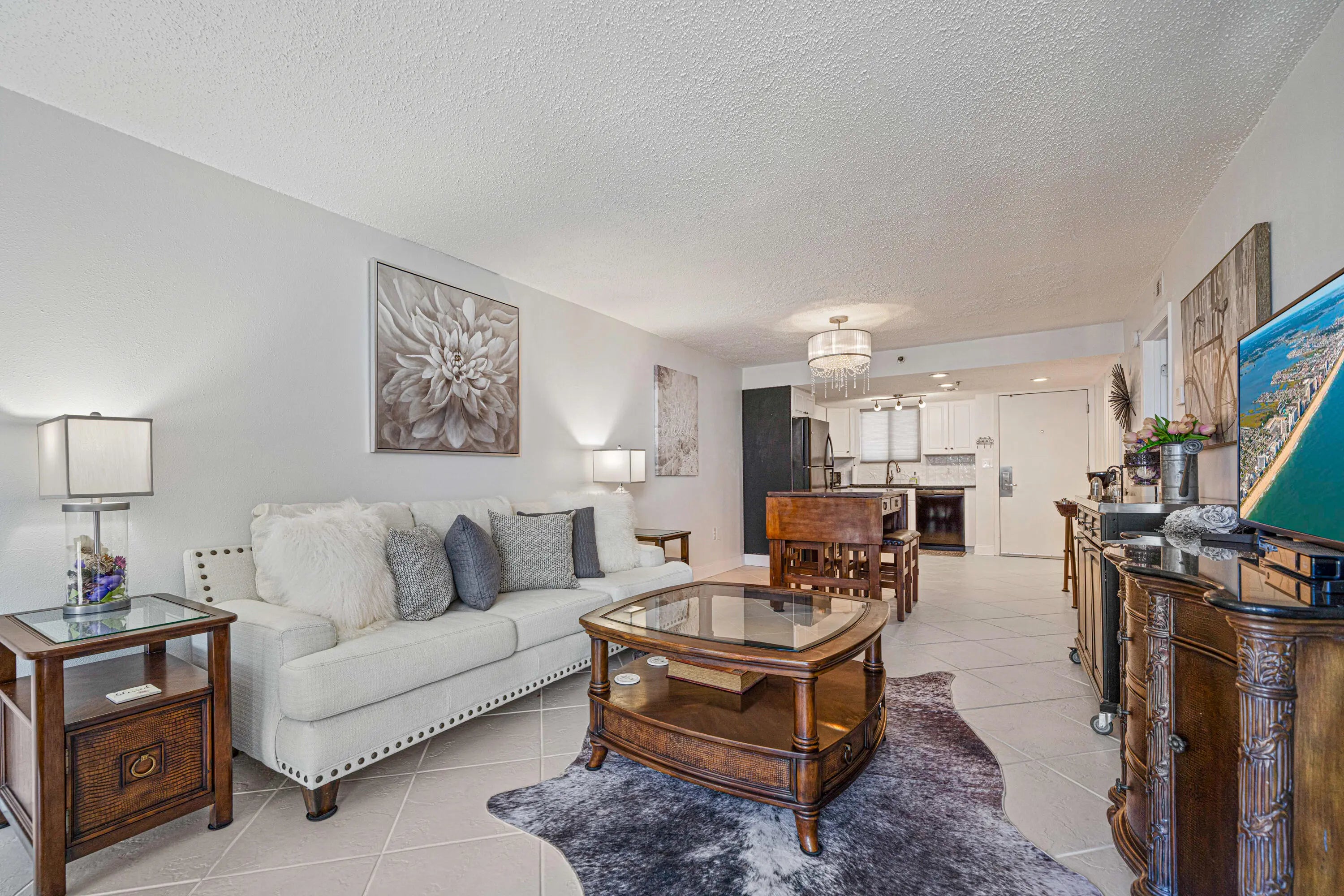 Photo of Listing #984763