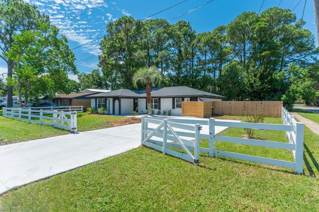 38 Nw Deal Avenue, Fort Walton Beach