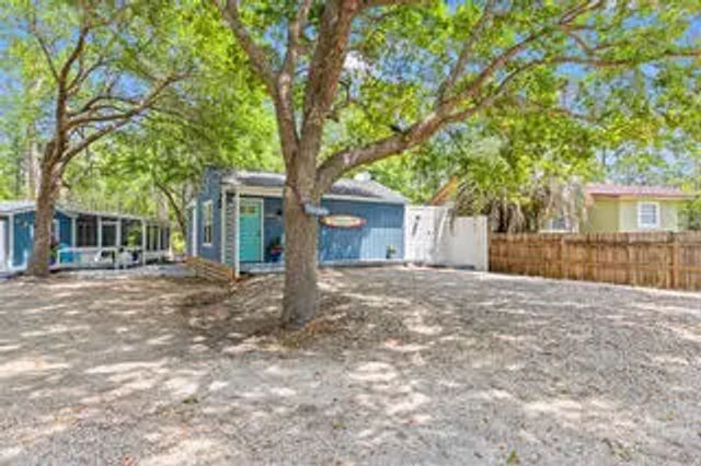 Photo of Listing #984715