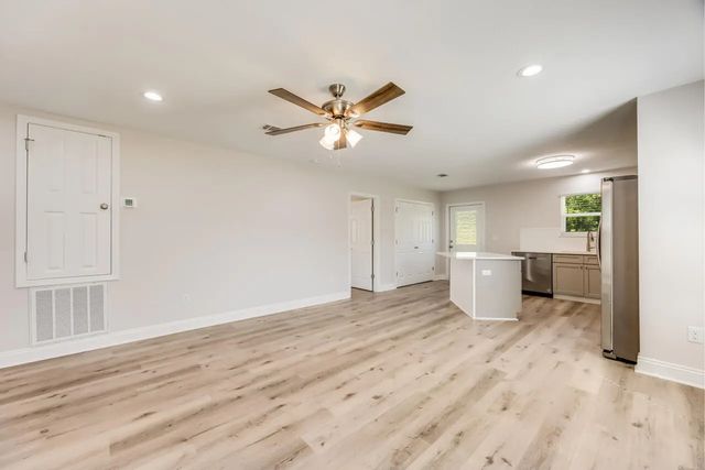 Photo of Listing #984842