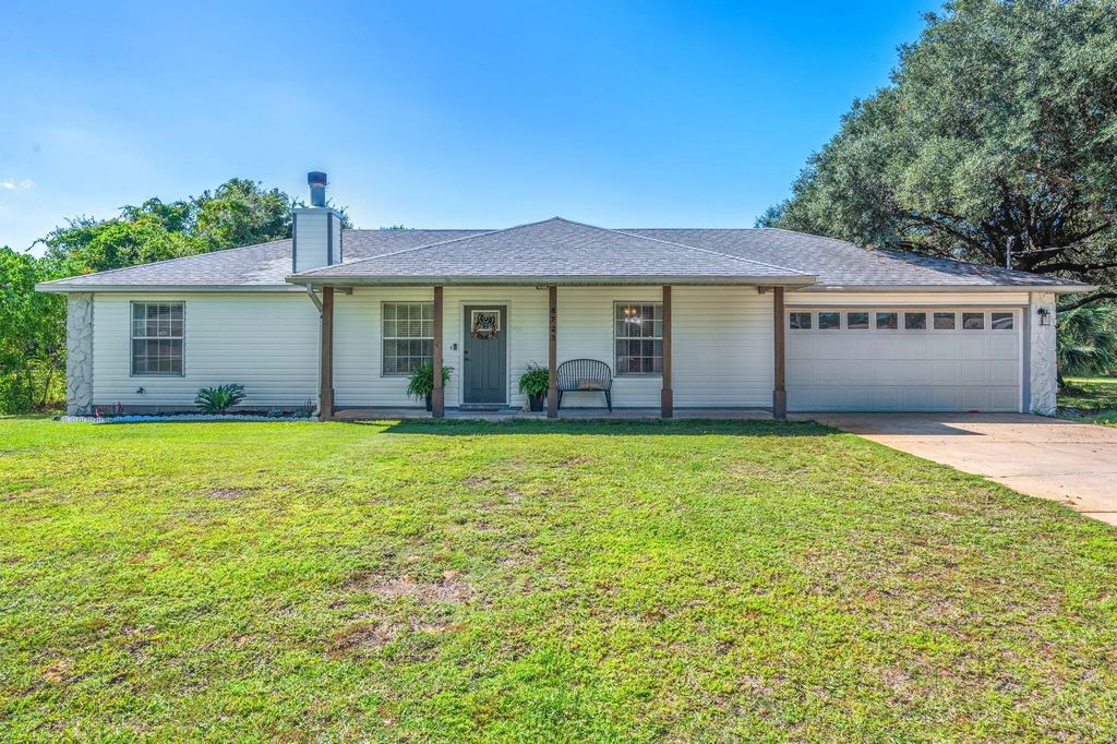 8723 Estrada Street, Navarre
