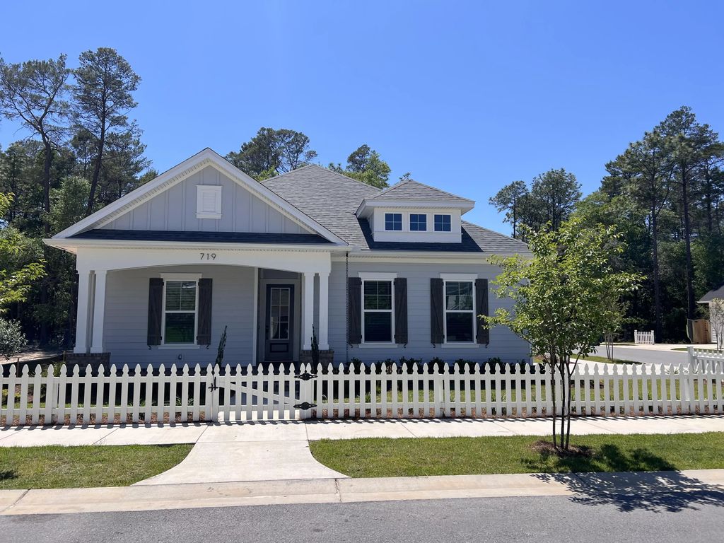 719 Reindeer Road, Niceville