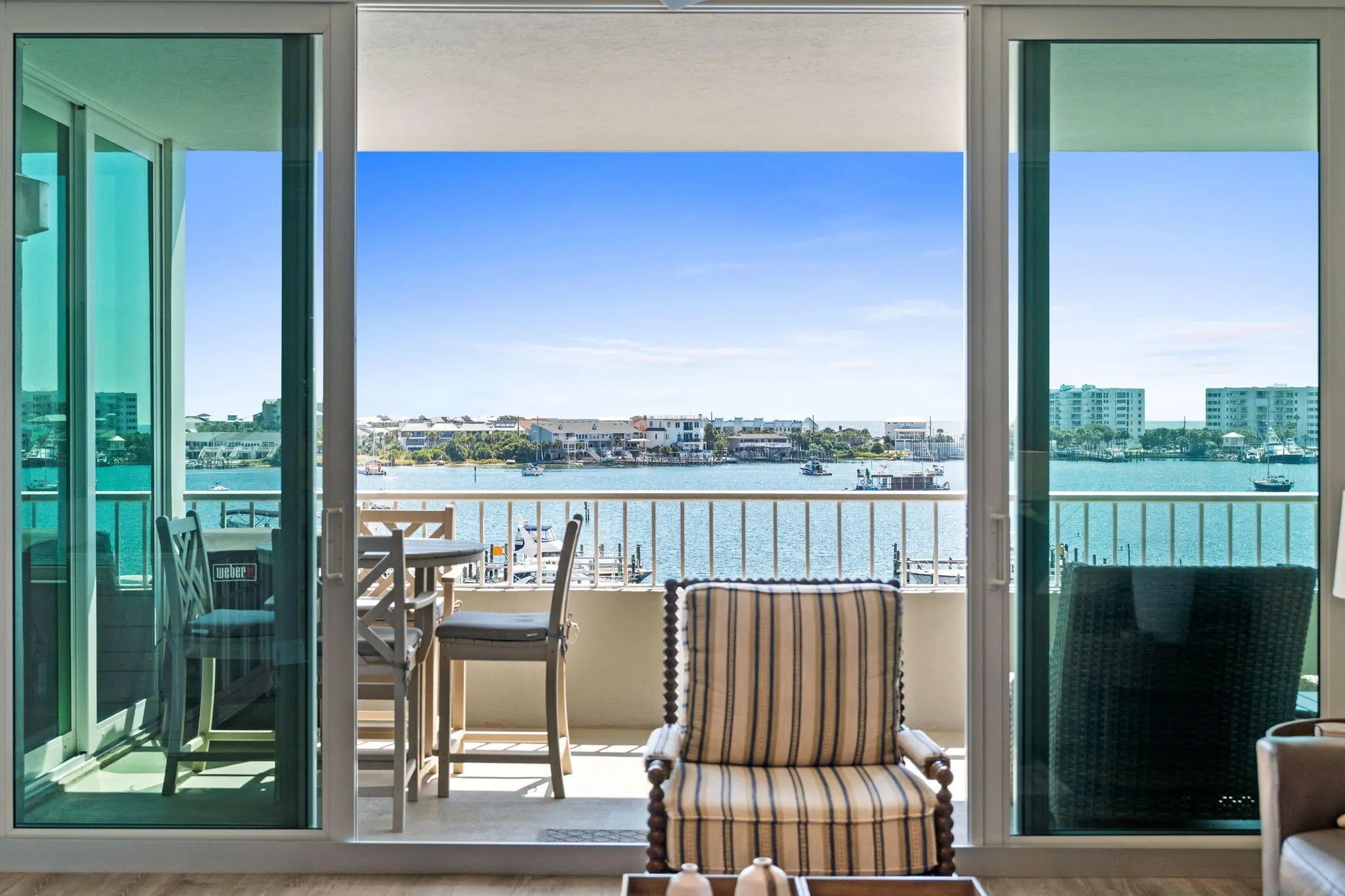 Photo of Listing #985757