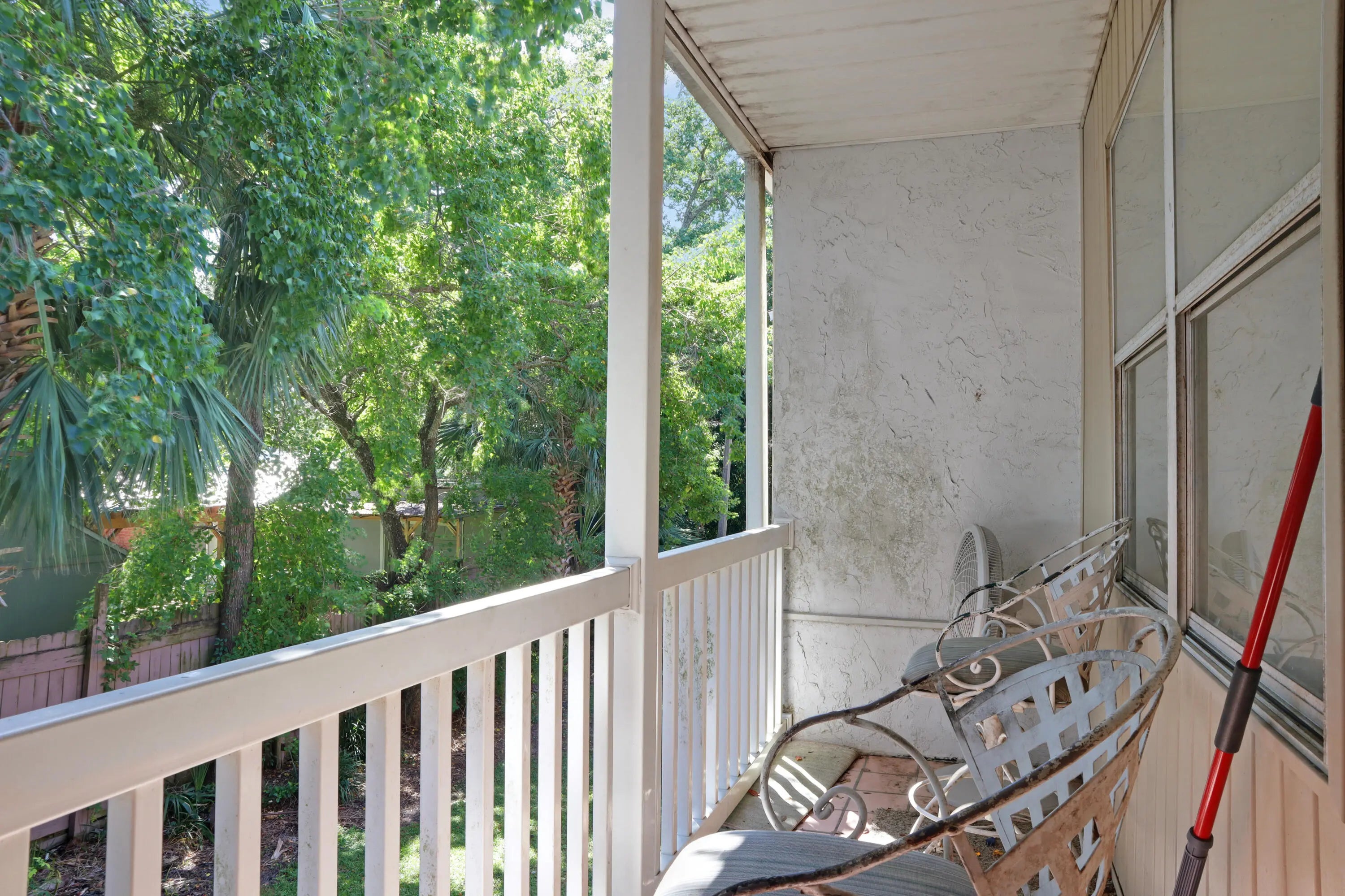 Photo of Listing #985585