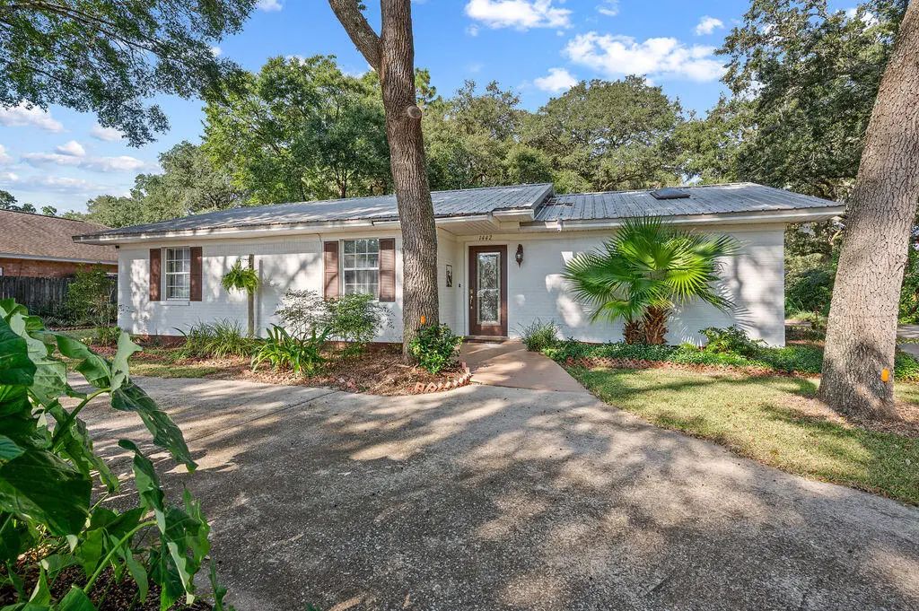 1442 Hickory Street, Niceville
