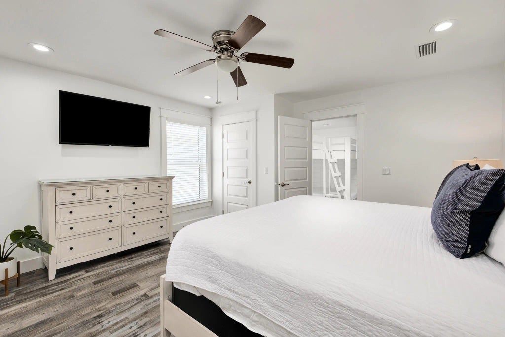 35 of 83 - 48 W Palm Beach Street, Miramar Beach, FL