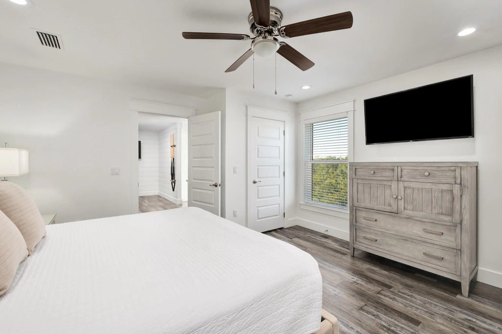 38 of 83 - 48 W Palm Beach Street, Miramar Beach, FL