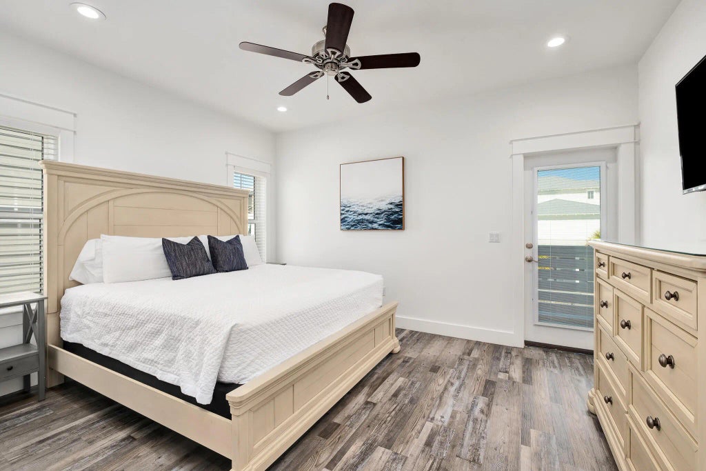 24 of 82 - 36 W Palm Beach Street, Miramar Beach, FL