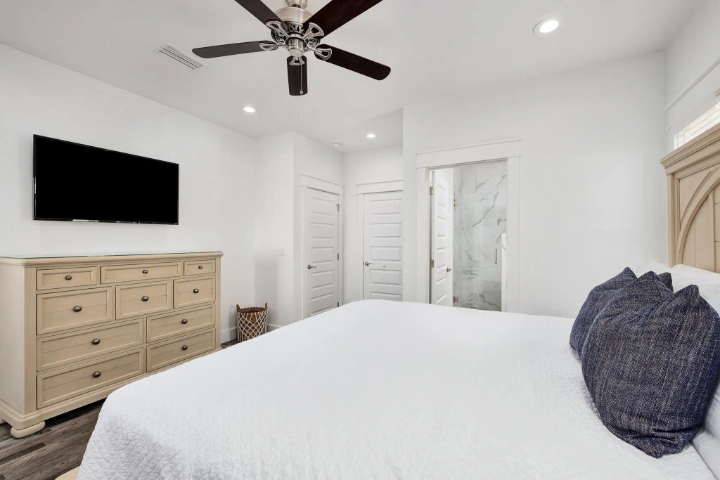 25 of 82 - 36 W Palm Beach Street, Miramar Beach, FL