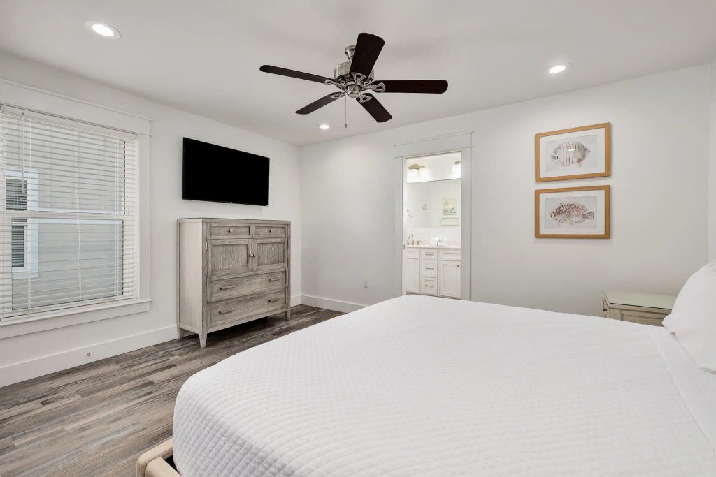 37 of 82 - 36 W Palm Beach Street, Miramar Beach, FL