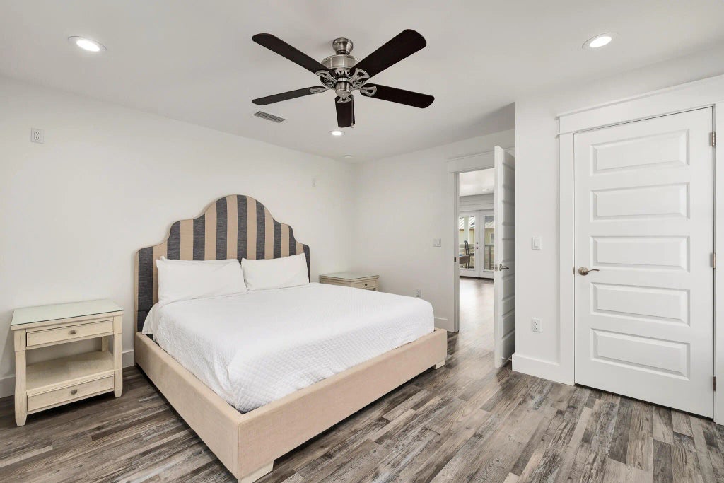 39 of 82 - 36 W Palm Beach Street, Miramar Beach, FL