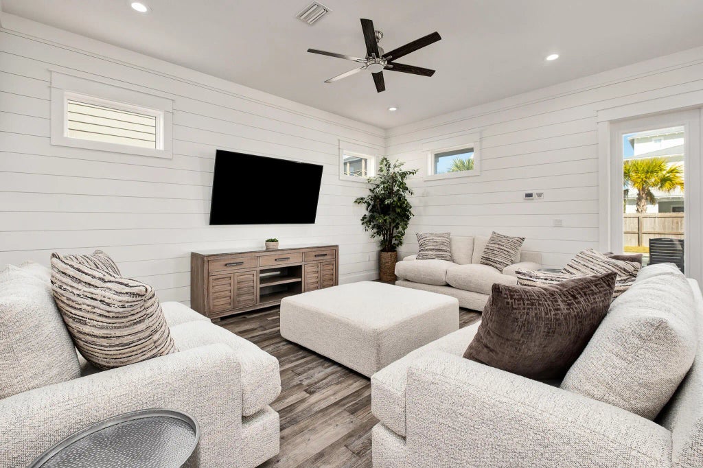 9 of 82 - 36 W Palm Beach Street, Miramar Beach, FL