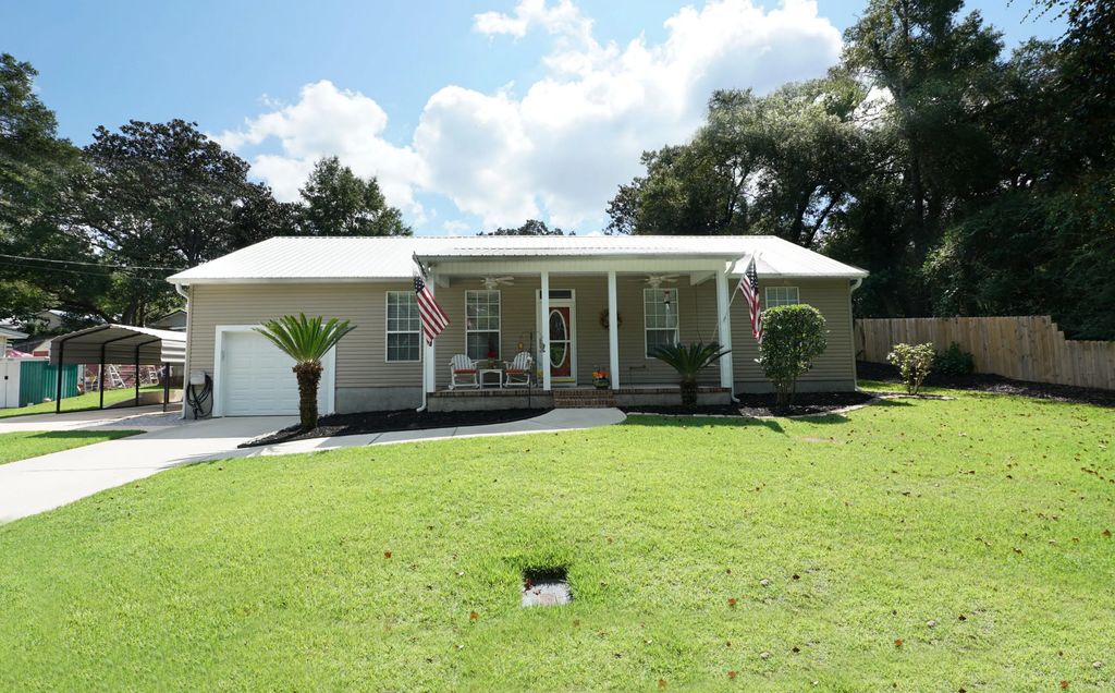 703 Cypress Street, Niceville