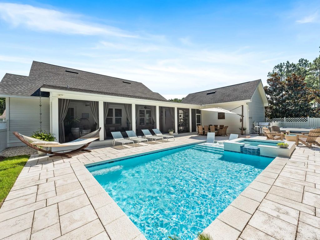493 Medley Street, Watersound