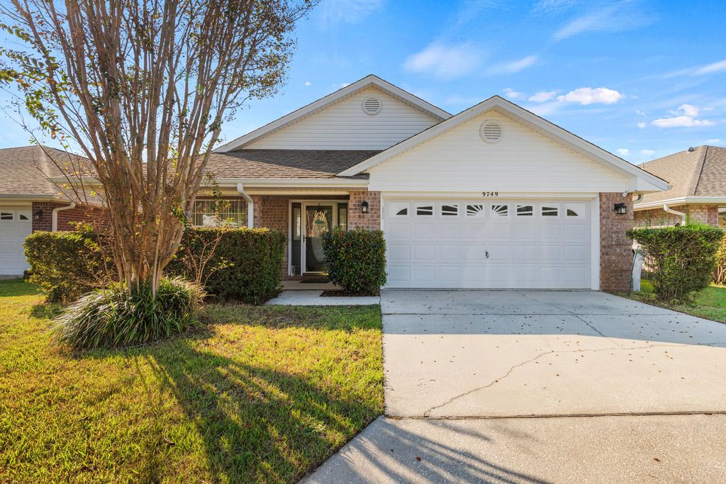9749 Leeward Way, Navarre