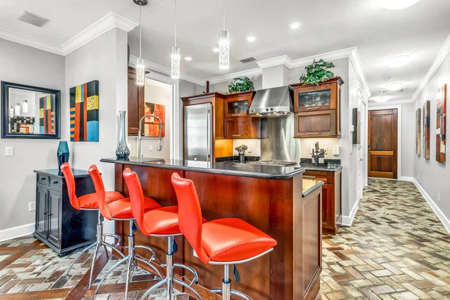 Photo of Listing #987076