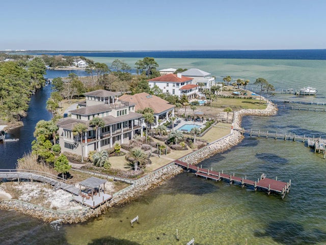 753 Boulevard Of The Champions, Shalimar