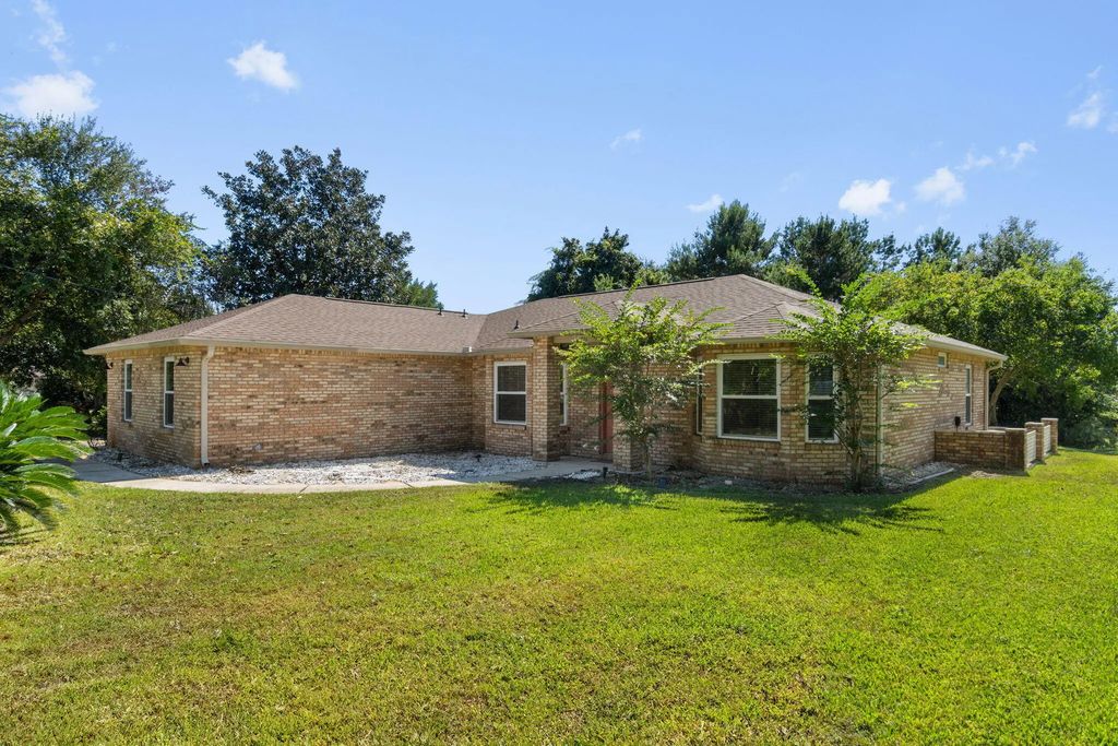 7401 Sandstone Street, Navarre