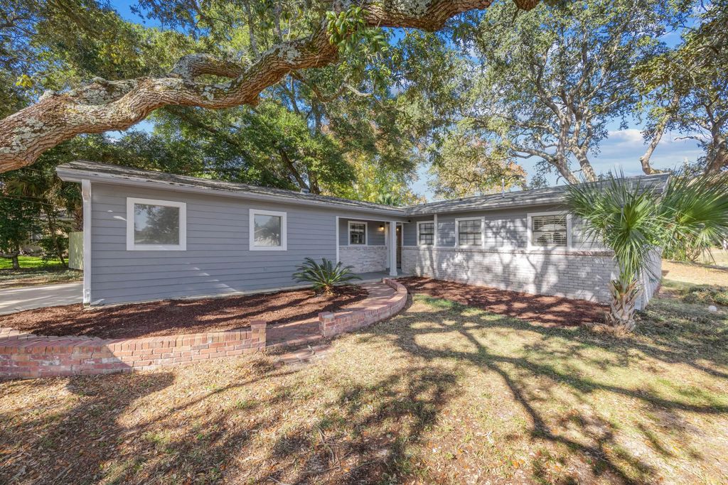 14 Nw Bayou Woods Court, Fort Walton Beach