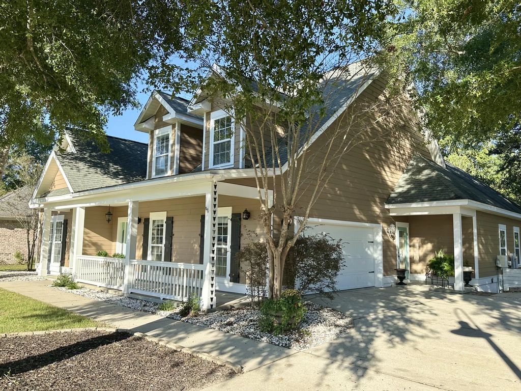 786 Symphony Way, Freeport
