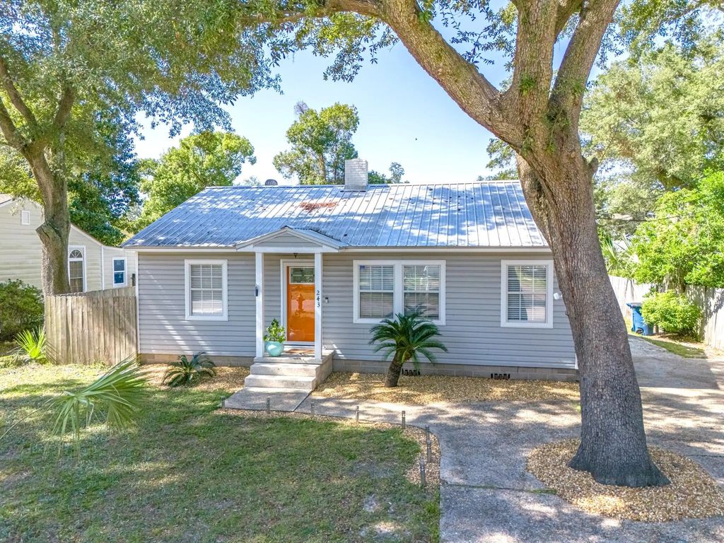 243 Allen Avenue, Panama City