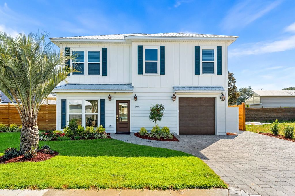 104 Fletcher Way, Destin