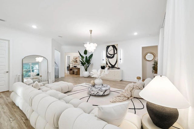 160 N J Hunter's Way, Freeport