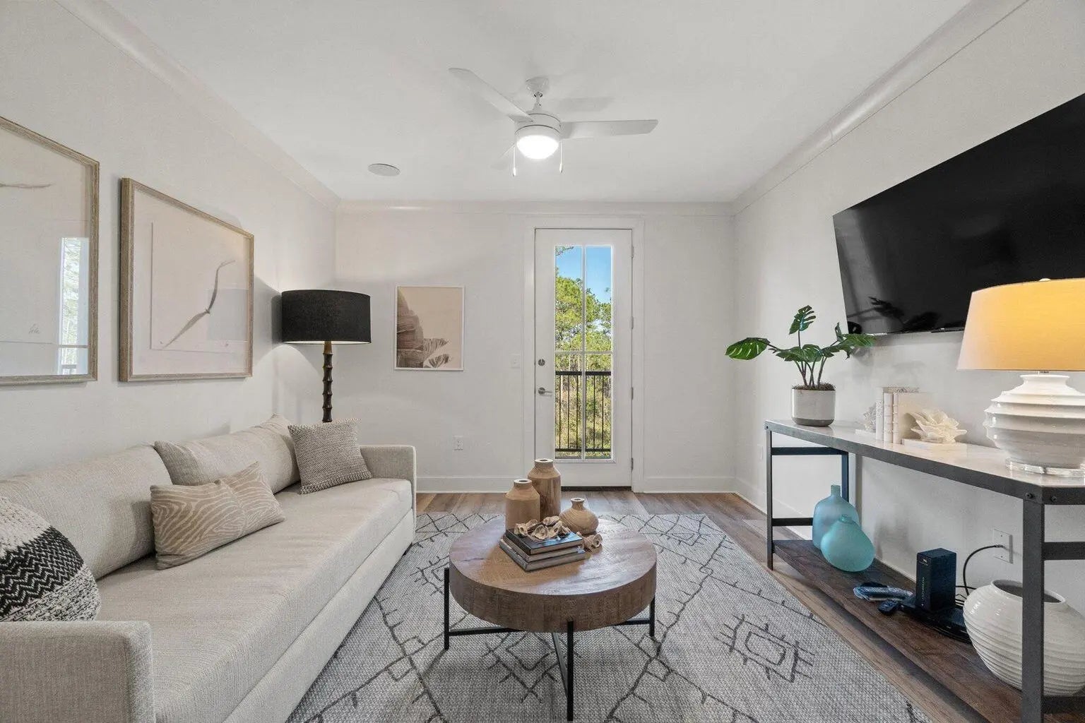 Photo of Listing #988552