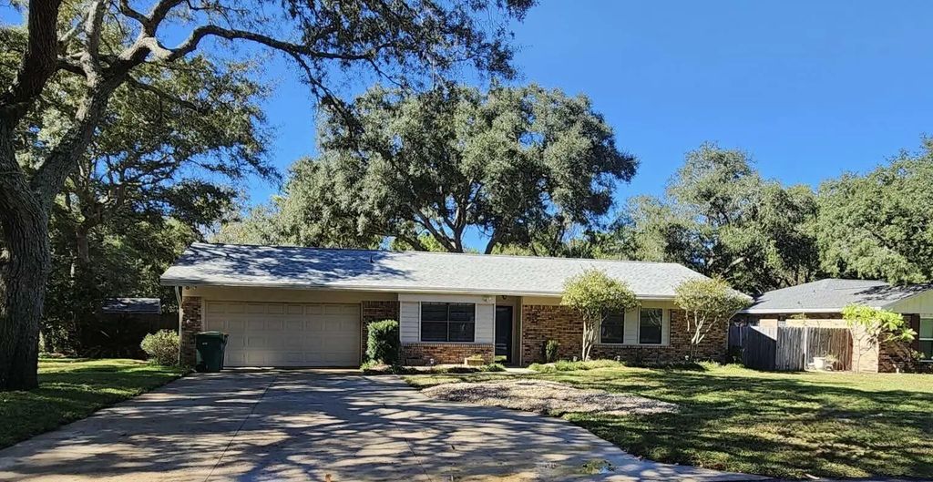 665 Saint Lucia Cove, Niceville