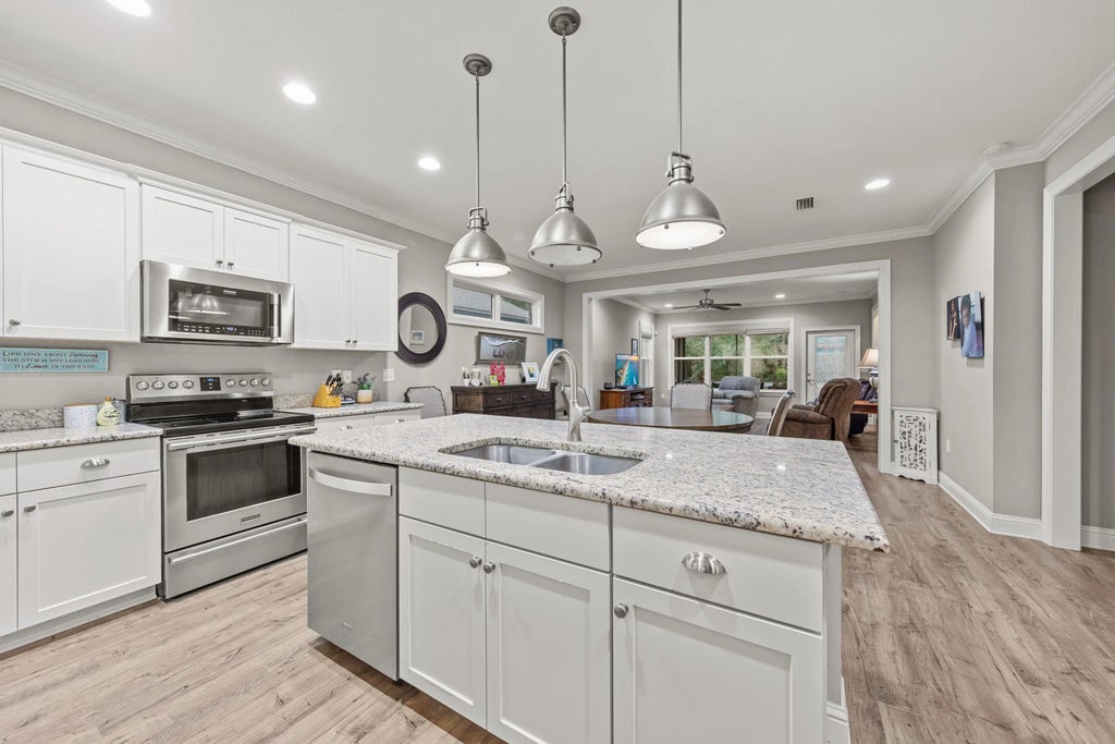 7 of 32 - 40 Oyster Boulevard, Freeport, FL