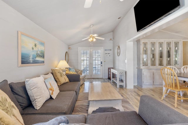 Photo of Listing #989011