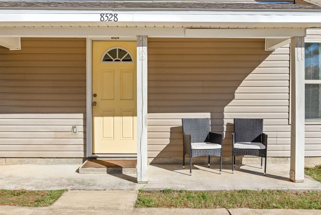 8528 Laredo Street, Navarre