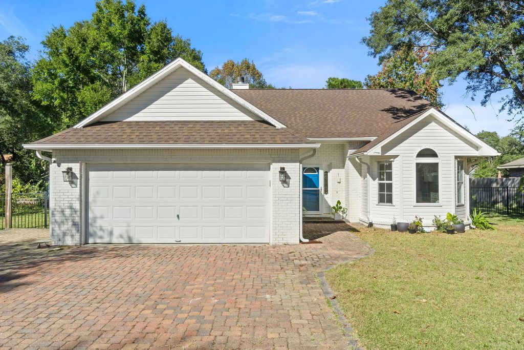 6814 Avenida De Galvez, Navarre