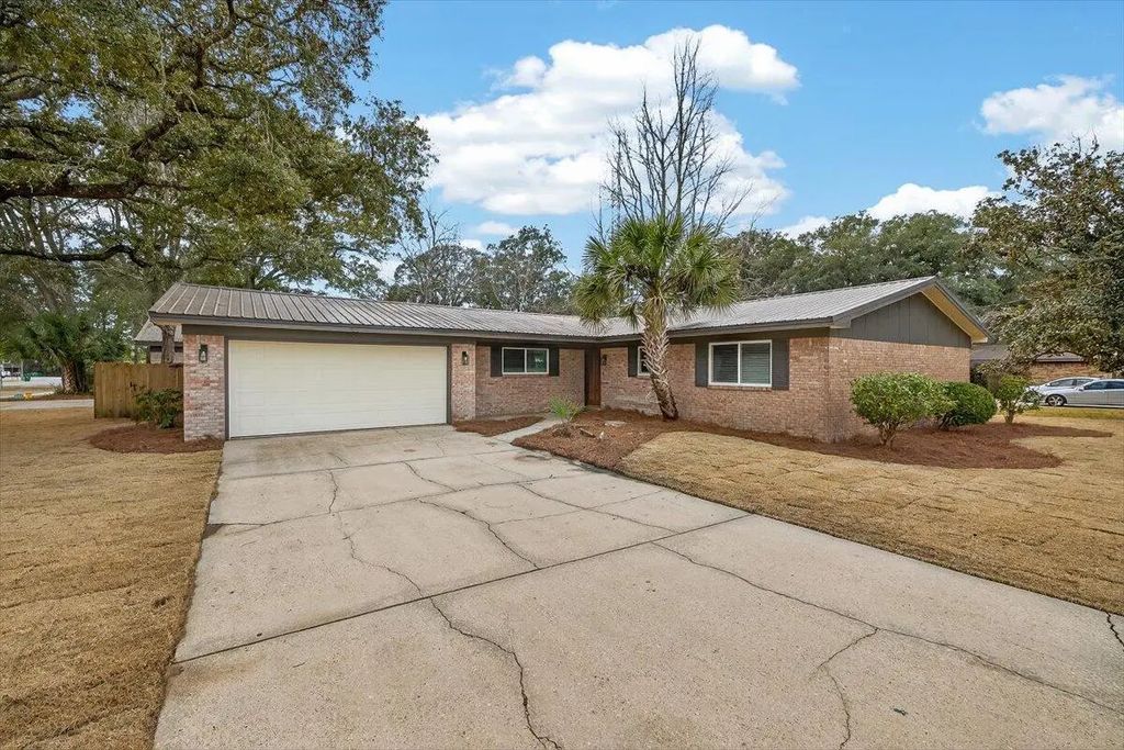 199 College Cove, Niceville