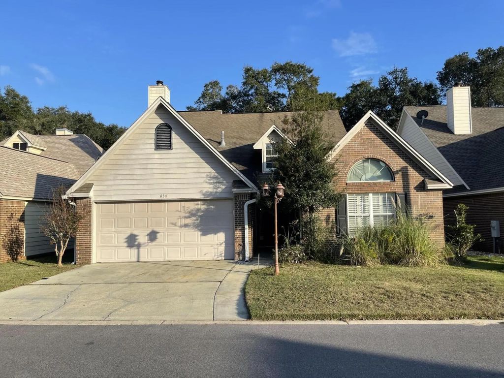 830 Fairway Lakes Drive, Niceville