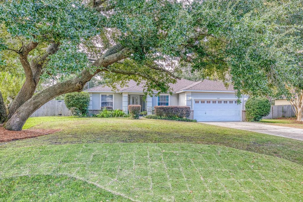 1927 Sparrow Lane, Navarre