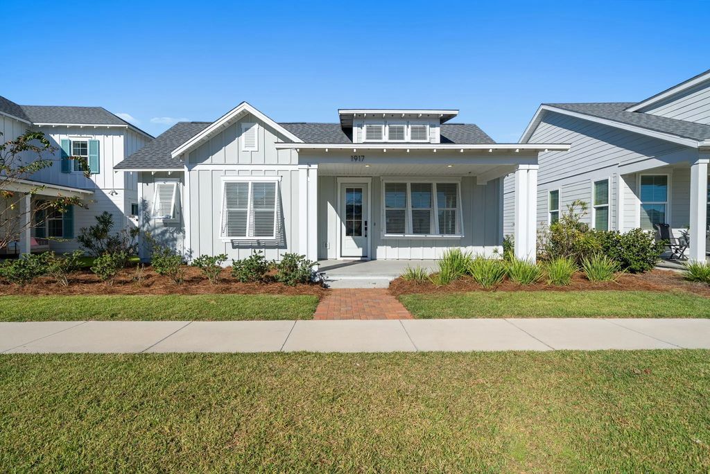 1917 Rushes Avenue, Panama City