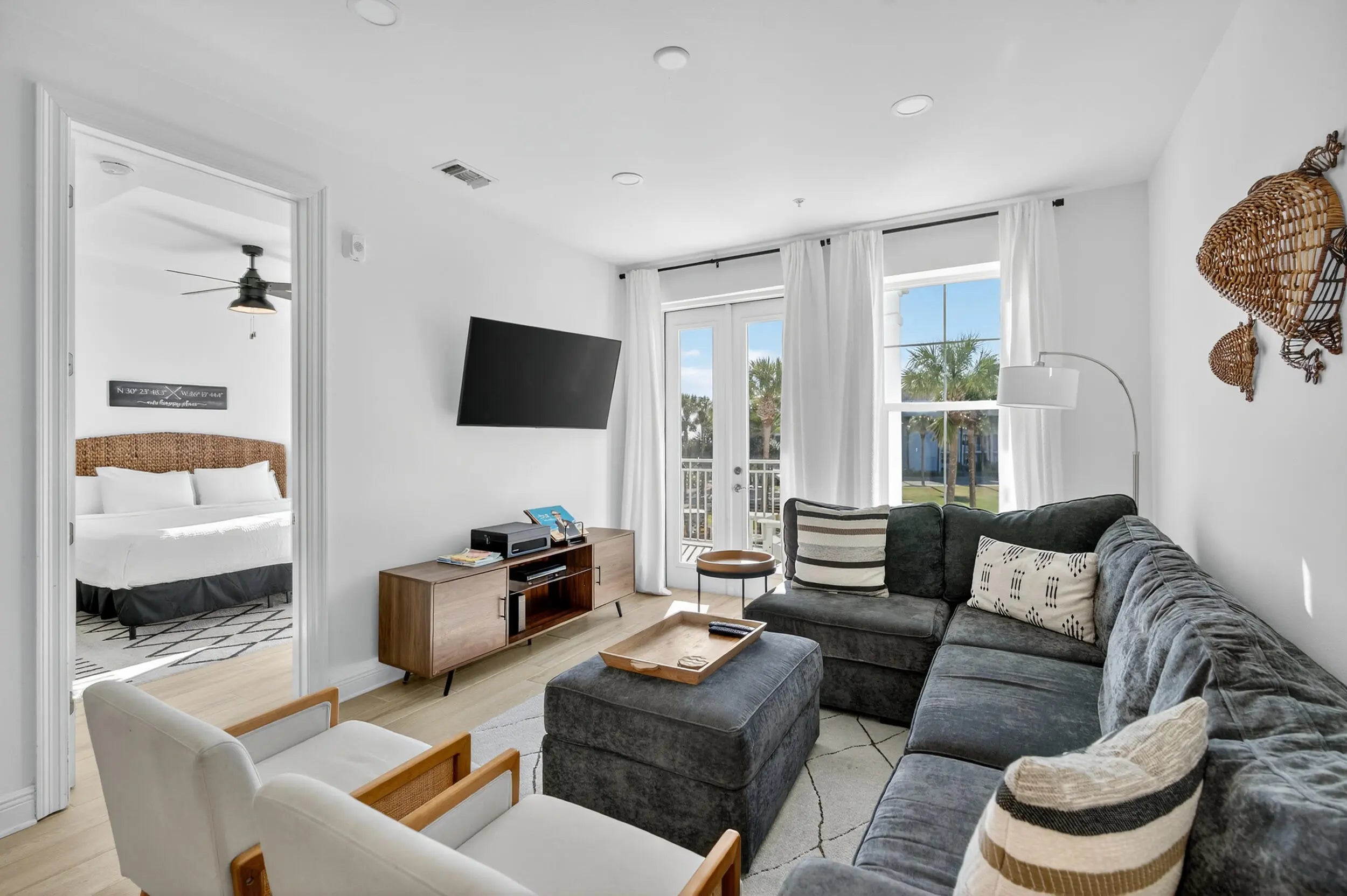 Photo of Listing #989945